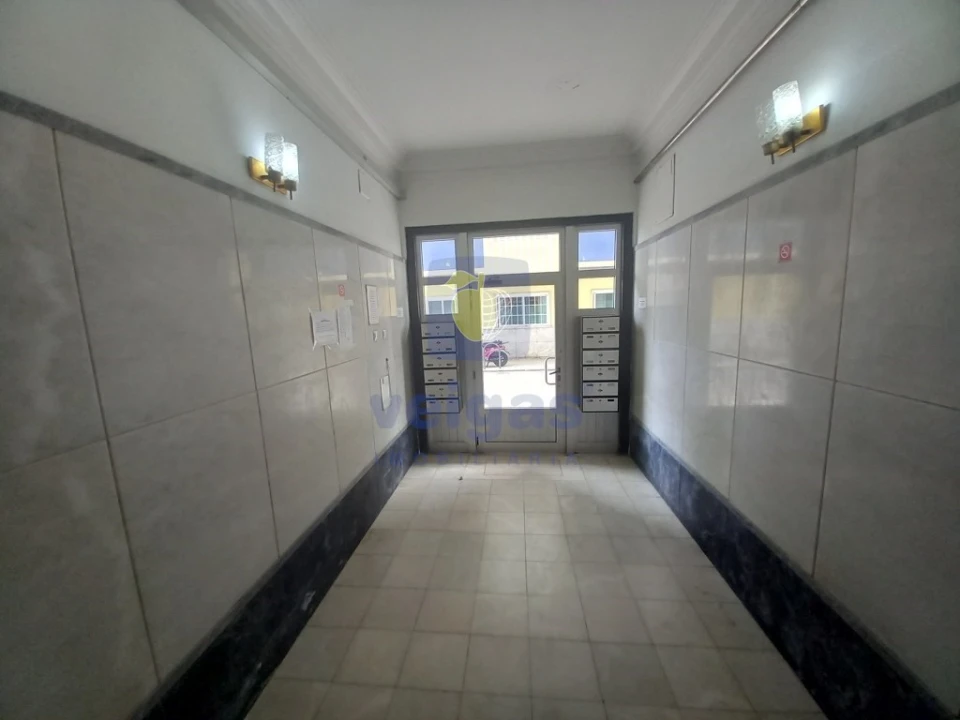 Apartamento T4 para Venda em Laranjeiro e Feijó Foto 40