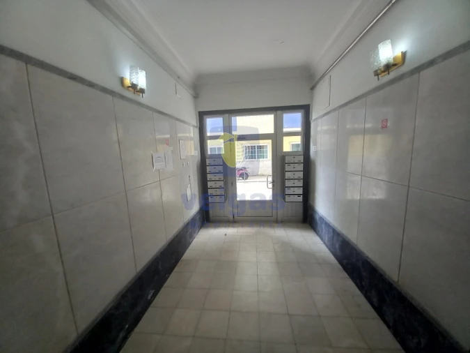 Apartamento T4 para Venda em Laranjeiro e Feijó Foto 40