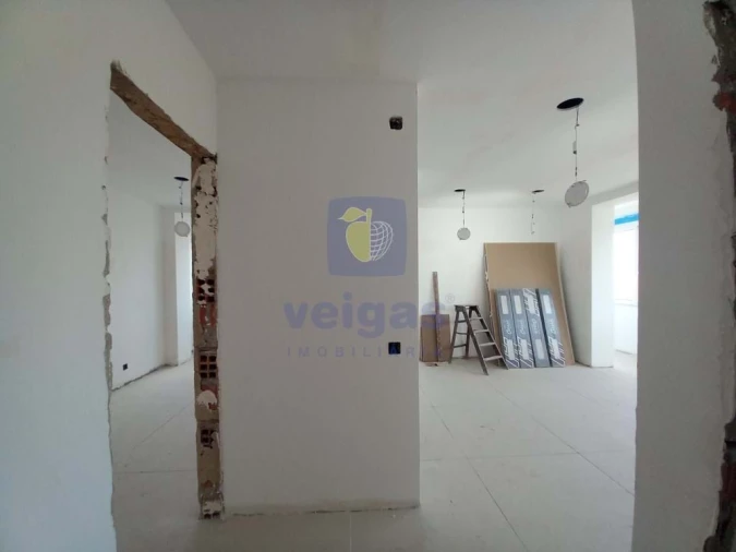 Apartamento T4 para Venda em Laranjeiro e Feijó Foto 3
