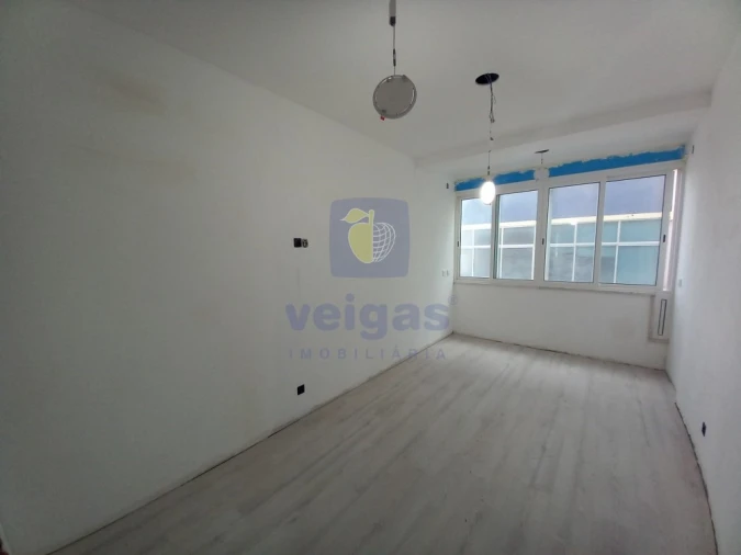 Apartamento T4 para Venda em Laranjeiro e Feijó Foto 30
