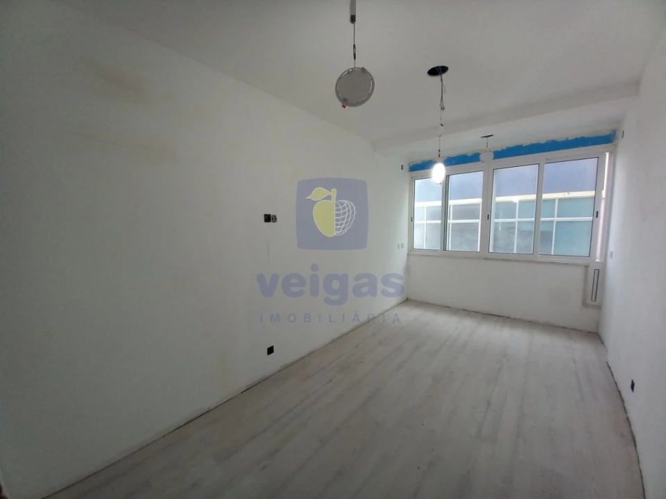 Apartamento T4 para Venda em Laranjeiro e Feijó Foto 30