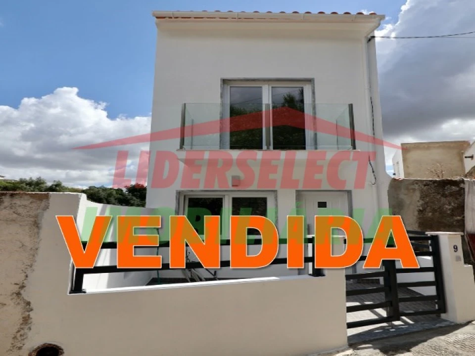 Moradia T2 para Venda em Dois Portos e Runa Foto 1