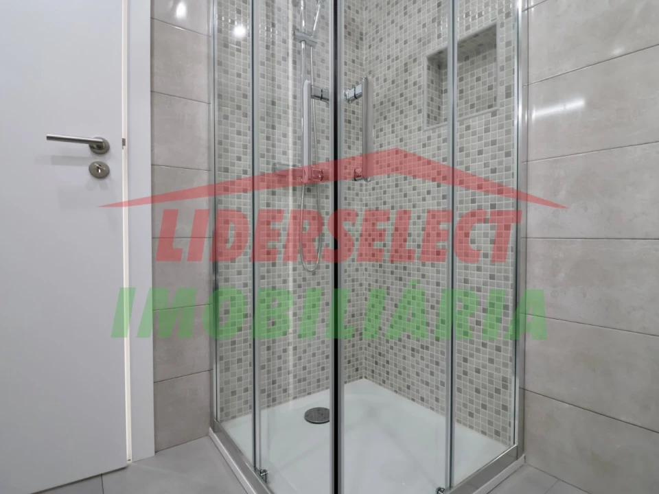 Moradia T2 para Venda em Dois Portos e Runa Foto 8