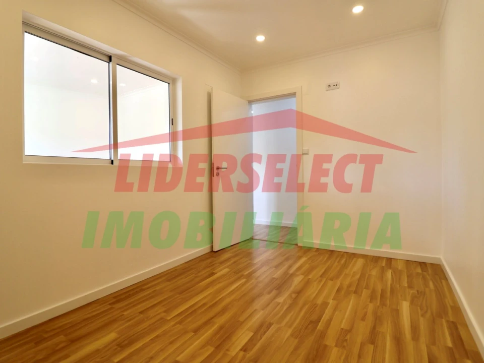 Moradia T2 para Venda em Dois Portos e Runa Foto 15