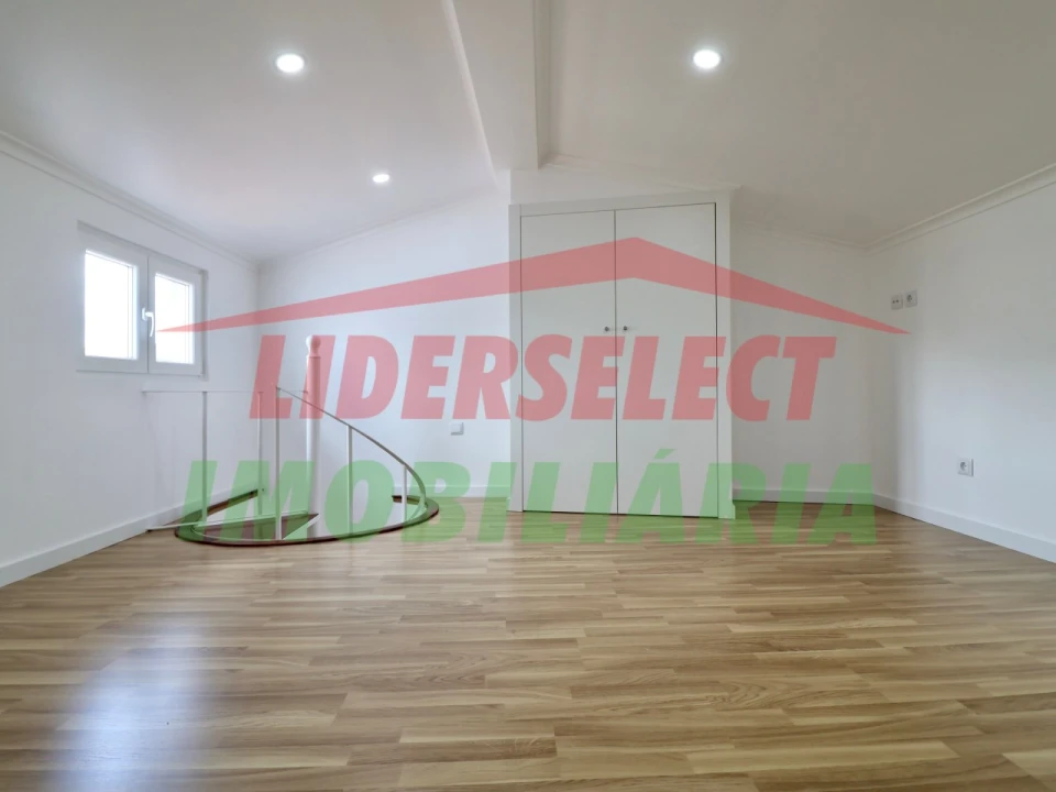 Moradia T2 para Venda em Dois Portos e Runa Foto 20