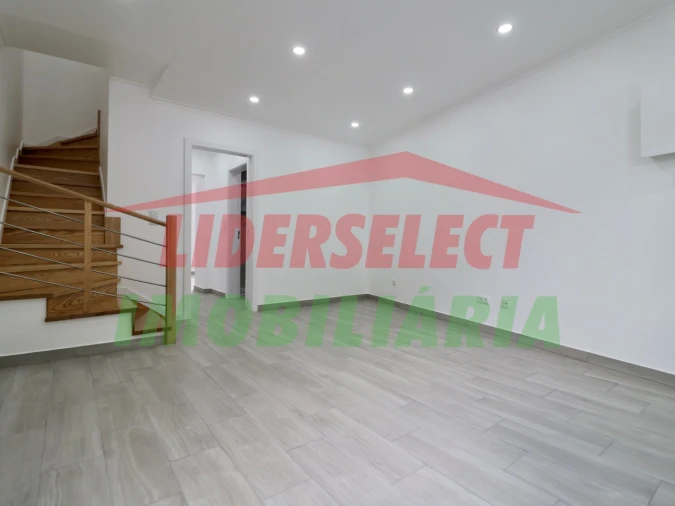 Moradia T2 para Venda em Dois Portos e Runa Foto 2