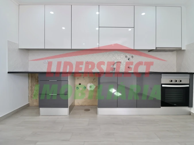 Moradia T2 para Venda em Dois Portos e Runa Foto 4