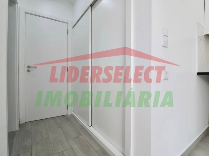 Moradia T2 para Venda em Dois Portos e Runa Foto 6