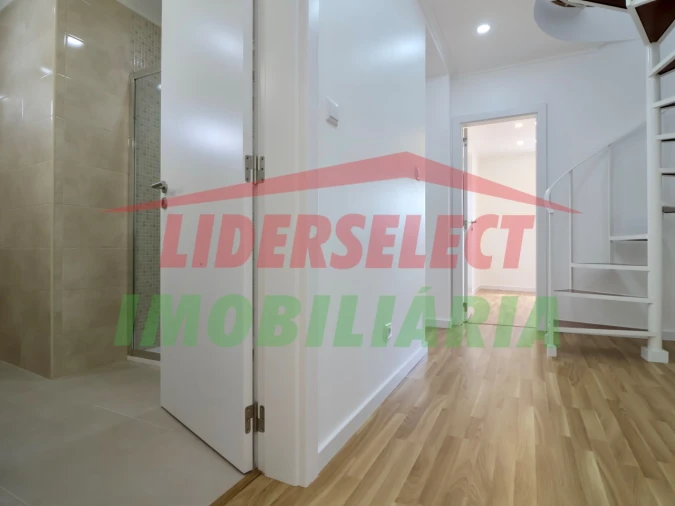 Moradia T2 para Venda em Dois Portos e Runa Foto 10