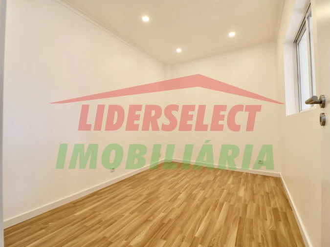 Moradia T2 para Venda em Dois Portos e Runa Foto 14