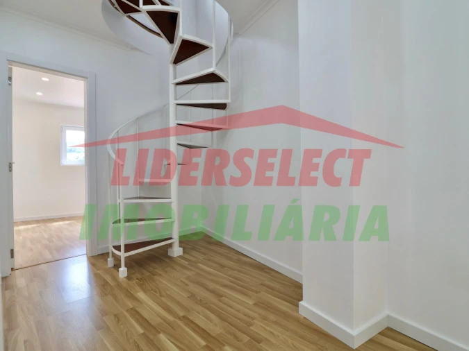 Moradia T2 para Venda em Dois Portos e Runa Foto 19