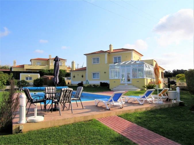 Moradia T4 para Venda em São Bartolomeu dos Galegos e Moledo Foto 1