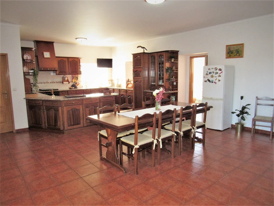 Moradia T6 para Venda em Olho Marinho Foto 3