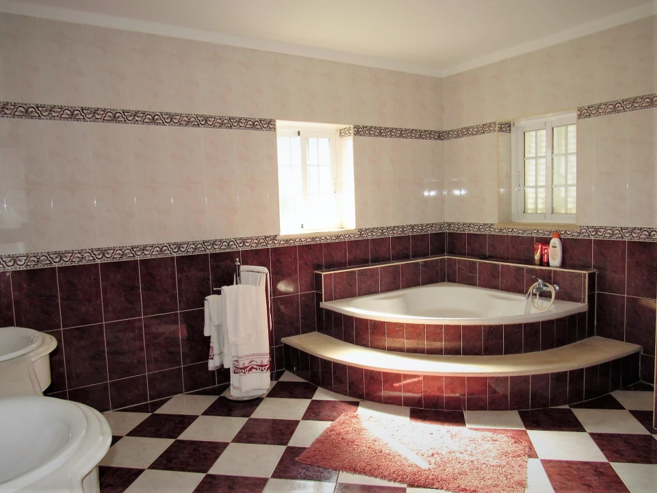 Moradia T6 para Venda em Olho Marinho Foto 10