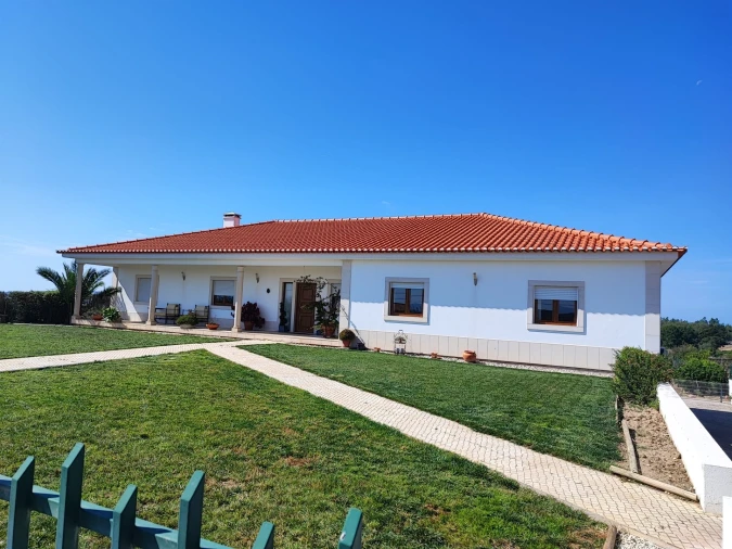 Moradia T0 para Venda em Miragaia e Marteleira Foto 1