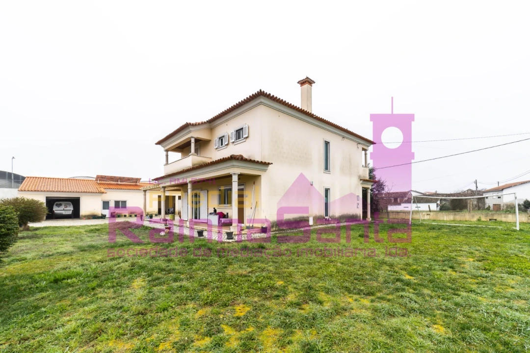 Moradia T3 para Venda em Gandaras Foto 1