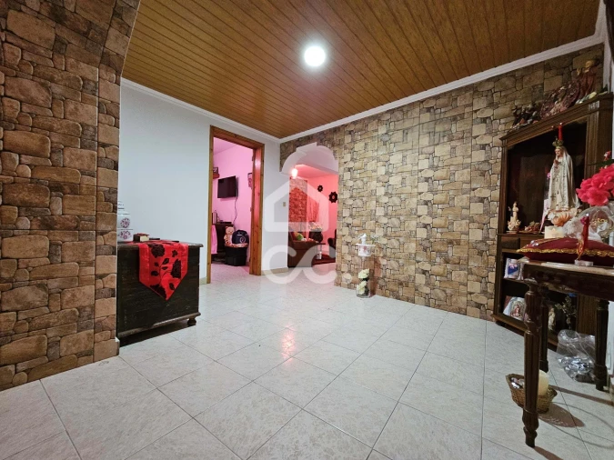 Moradia T3 para Venda em Fenais da Ajuda Foto 8