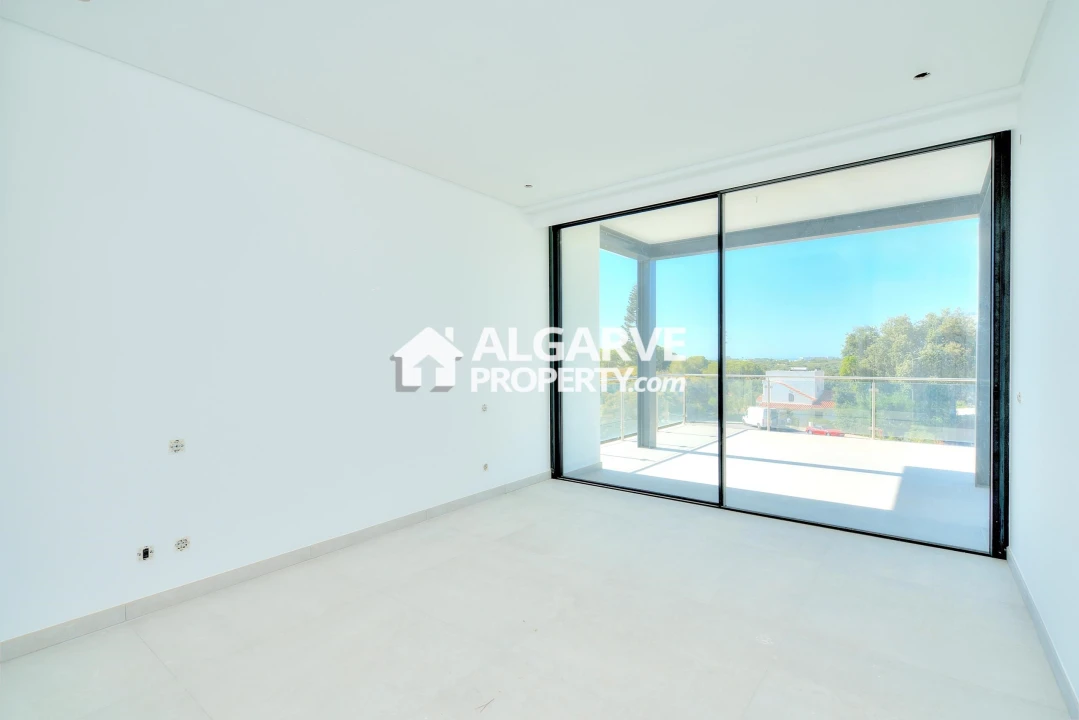 Moradia T4 para Venda em Albufeira e Olhos de Água Foto 40