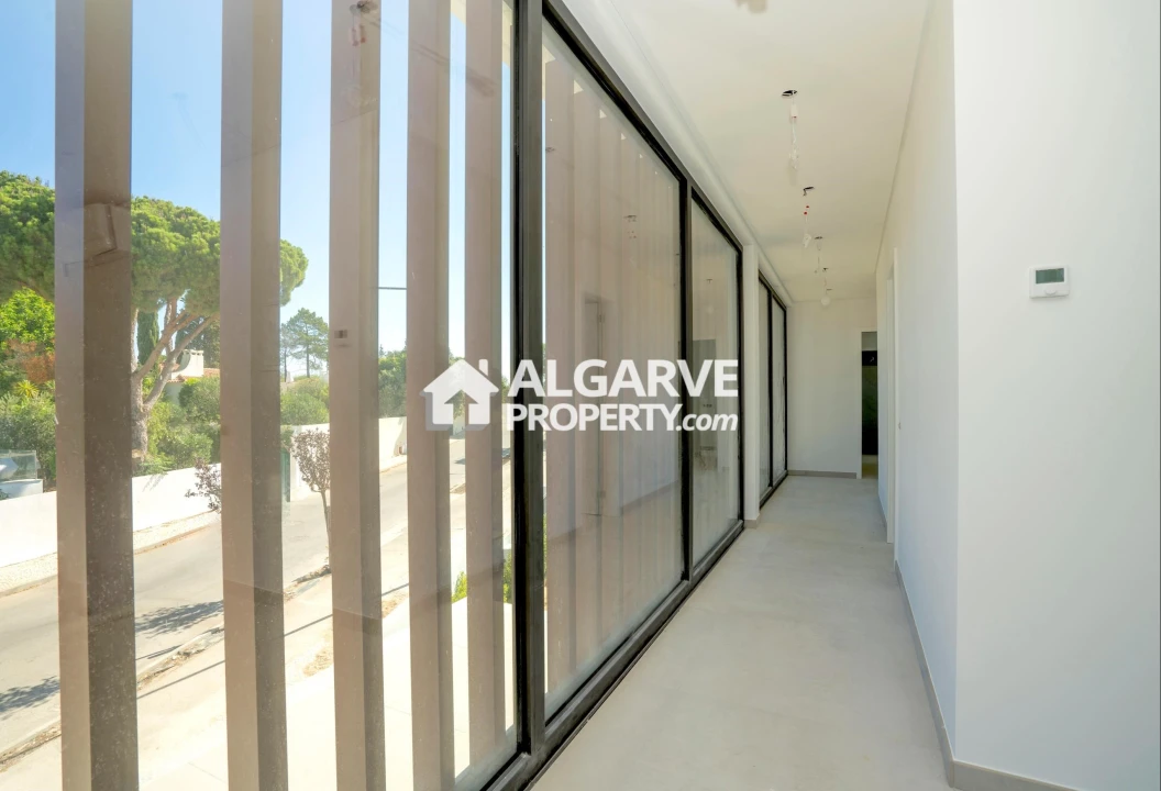 Moradia T4 para Venda em Albufeira e Olhos de Água Foto 4