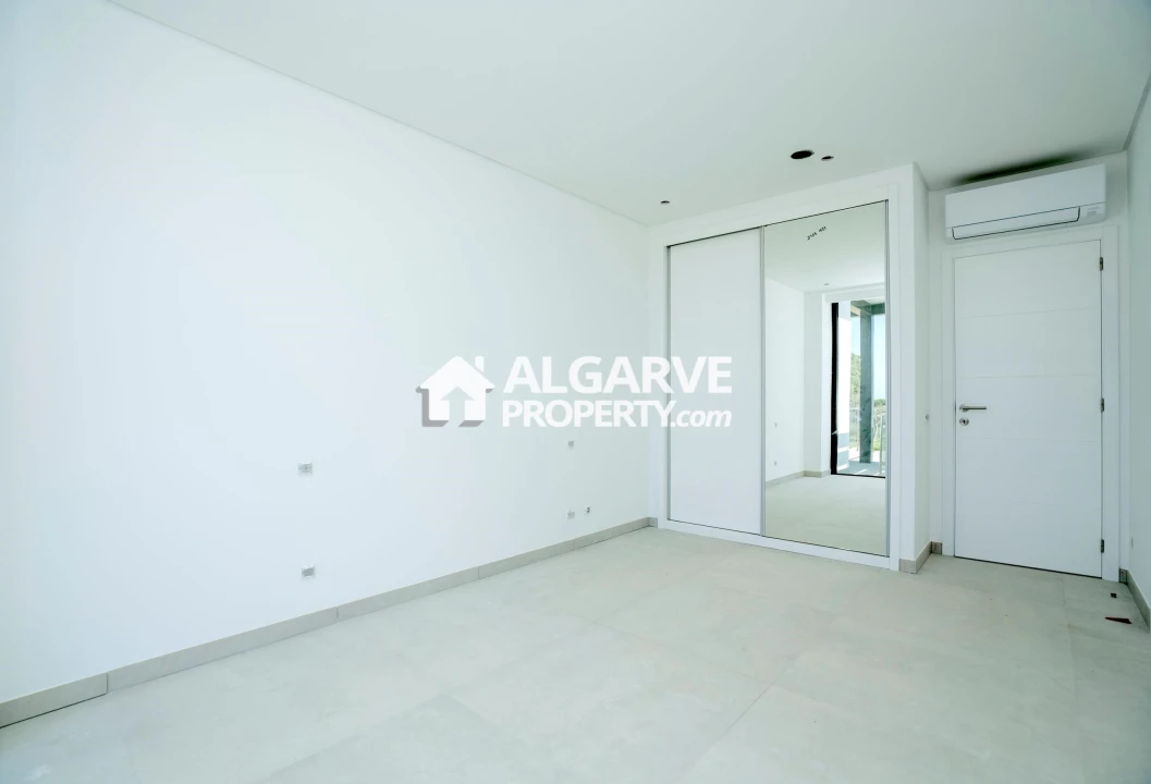 Moradia T4 para Venda em Albufeira e Olhos de Água Foto 12