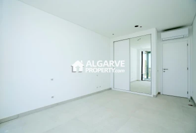 Moradia T4 para Venda em Albufeira e Olhos de Água