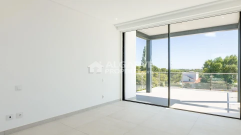 Moradia T4 para Venda em Albufeira e Olhos de Água