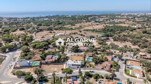 Moradia T4 para Venda em Albufeira e Olhos de Água