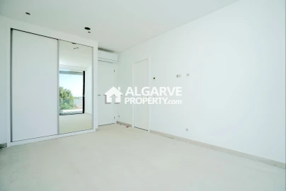 Moradia T4 para Venda em Albufeira e Olhos de Água