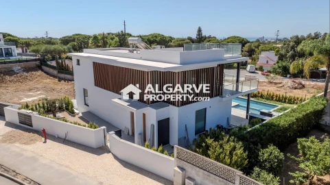 Moradia T4 para Venda em Albufeira e Olhos de Água