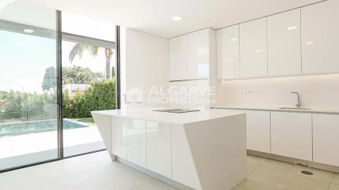 Moradia T4 para Venda em Albufeira e Olhos de Água