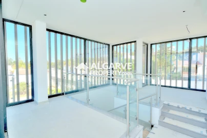 Moradia T4 para Venda em Albufeira e Olhos de Água