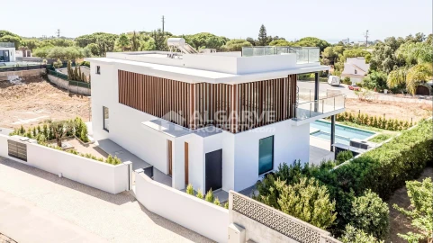 Moradia T4 para Venda em Albufeira e Olhos de Água