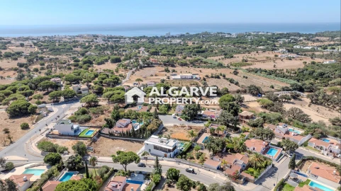 Moradia T4 para Venda em Albufeira e Olhos de Água