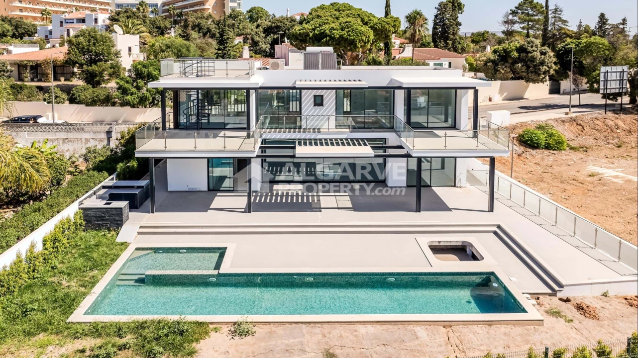 Moradia T4 para Venda em Albufeira e Olhos de Água Foto 34