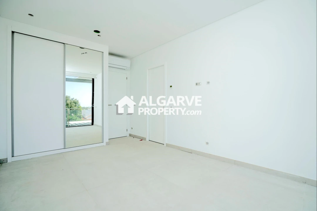 Moradia T4 para Venda em Albufeira e Olhos de Água Foto 13