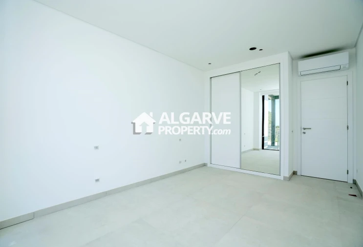 Moradia T4 para Venda em Albufeira e Olhos de Água Foto 12