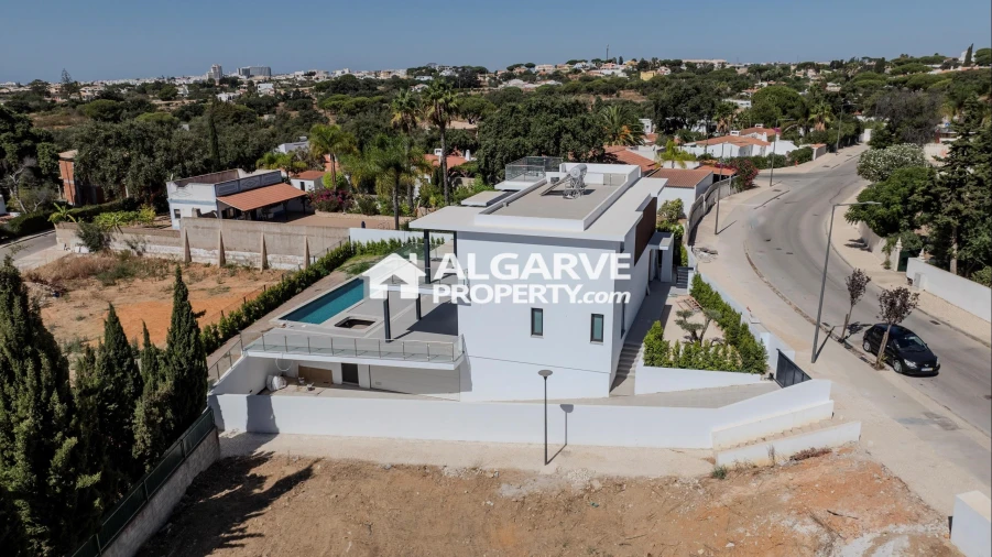 Moradia T4 para Venda em Albufeira e Olhos de Água Foto 29