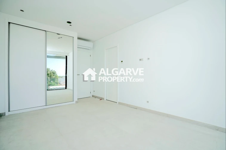 Moradia T4 para Venda em Albufeira e Olhos de Água Foto 13