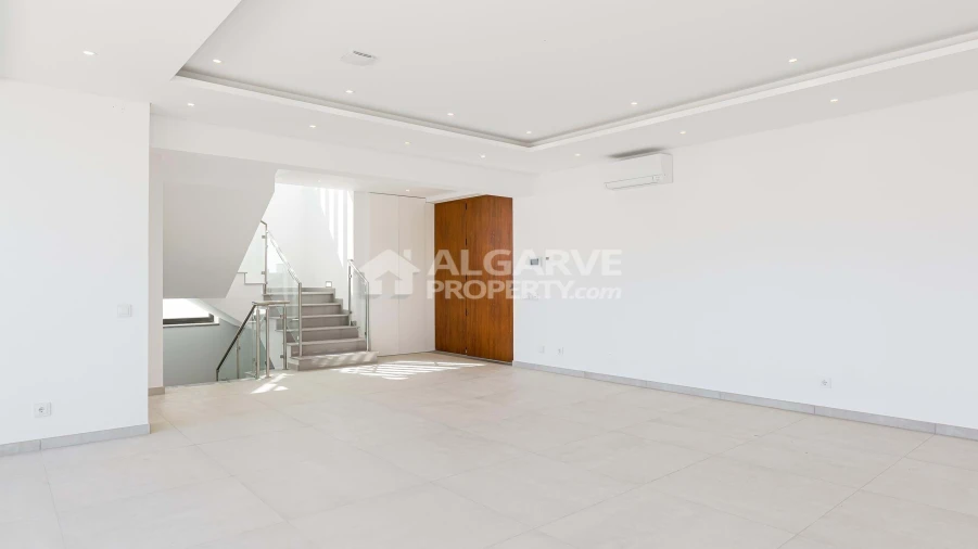 Moradia T4 para Venda em Albufeira e Olhos de Água Foto 9