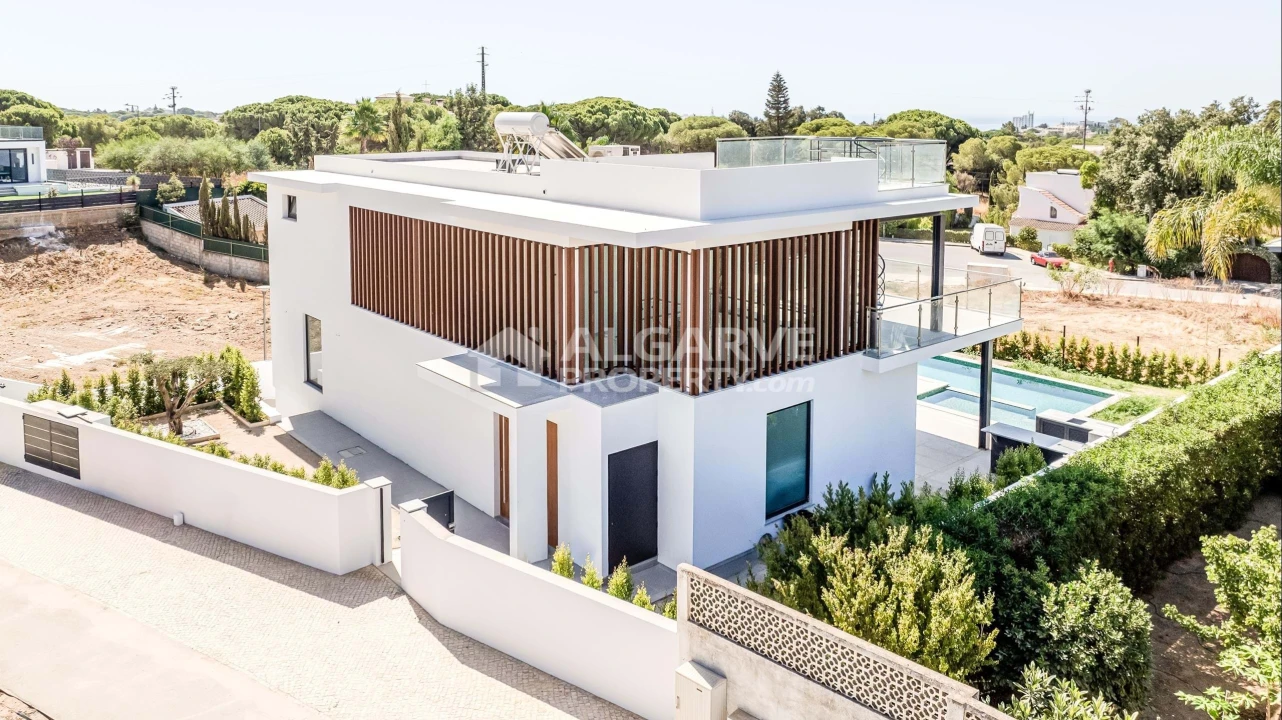 Moradia T4 para Venda em Albufeira e Olhos de Água Foto 33