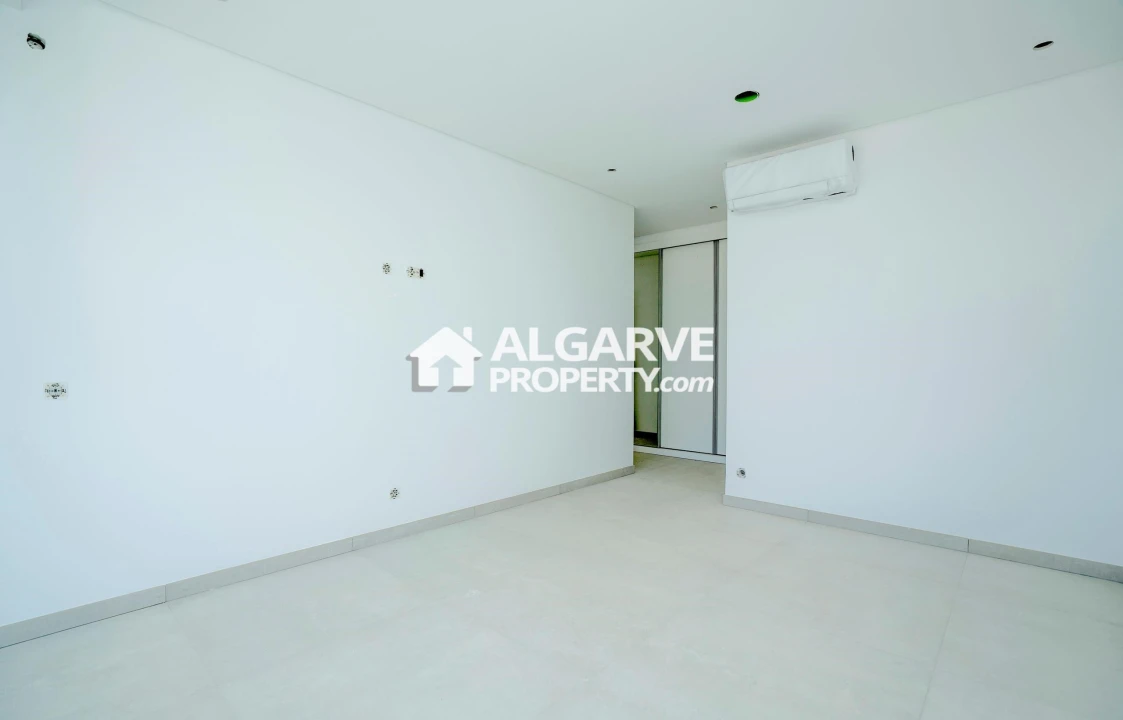 Moradia T4 para Venda em Albufeira e Olhos de Água Foto 8