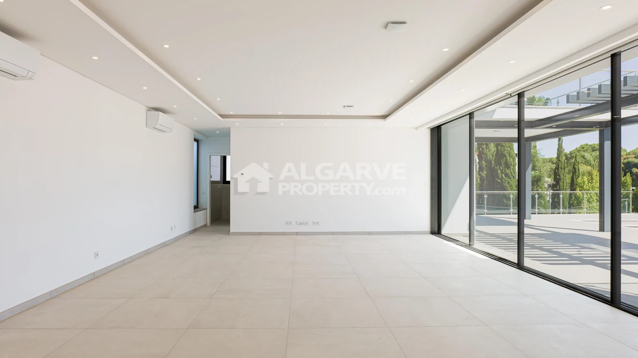 Moradia T4 para Venda em Albufeira e Olhos de Água Foto 8