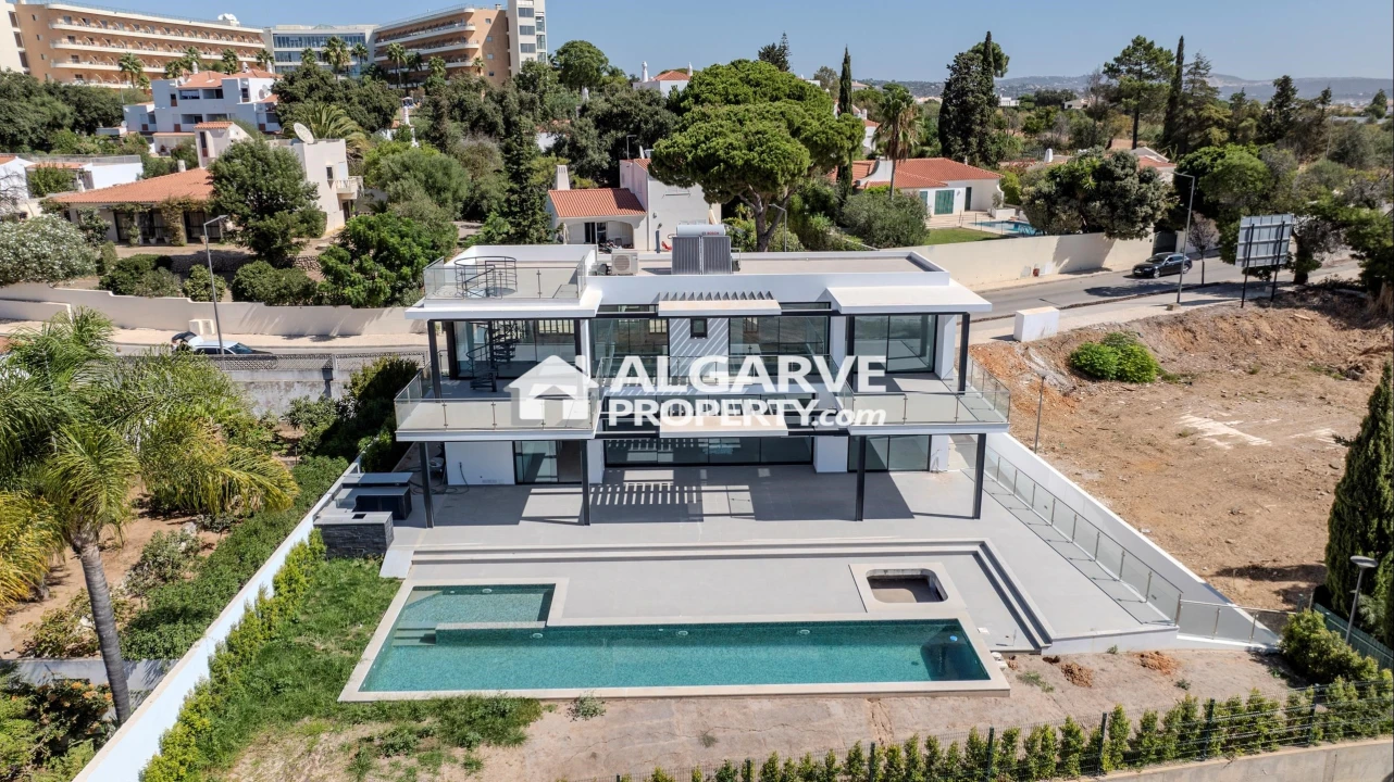 Moradia T4 para Venda em Albufeira e Olhos de Água Foto 30