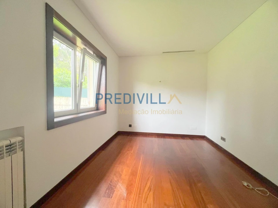 Moradia T5 para Venda em Vilar de Pinheiro Foto 32