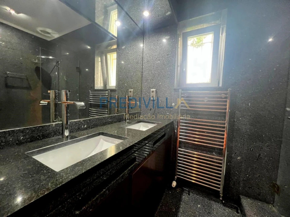 Moradia T5 para Venda em Vilar de Pinheiro Foto 26