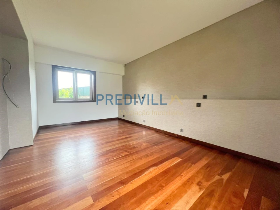 Moradia T5 para Venda em Vilar de Pinheiro Foto 24