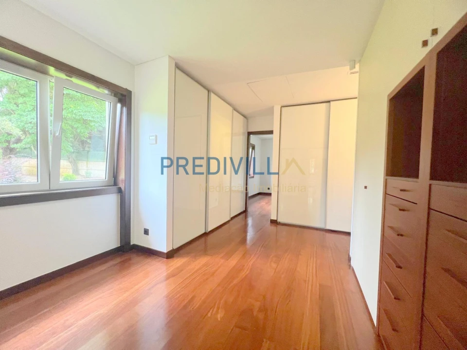 Moradia T5 para Venda em Vilar de Pinheiro Foto 30