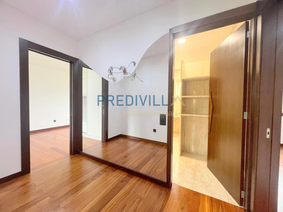 Moradia T5 para Venda em Vilar de Pinheiro Foto 29