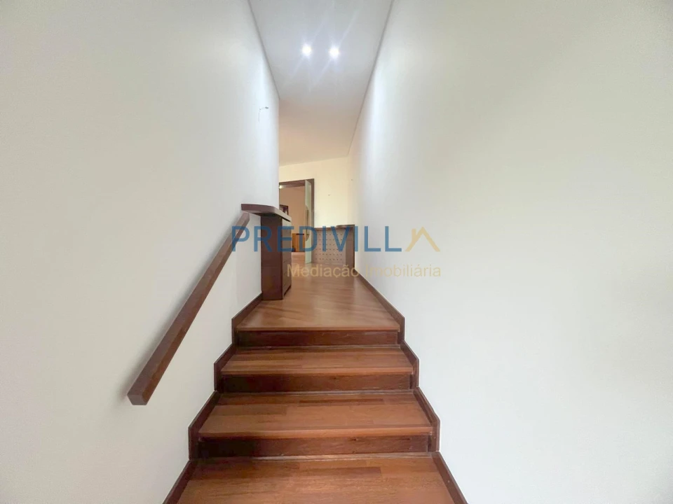 Moradia T5 para Venda em Vilar de Pinheiro Foto 11