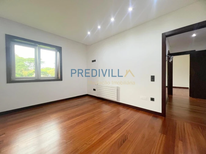 Moradia T5 para Venda em Vilar de Pinheiro Foto 38